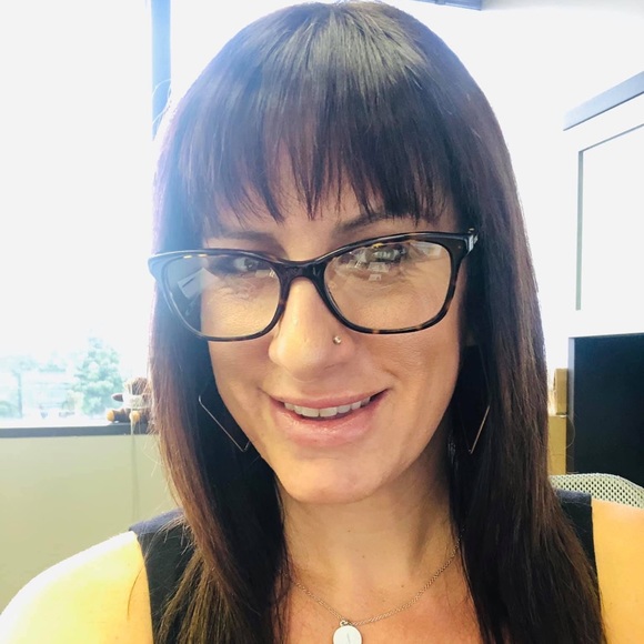 Meet your Posher, Jennifer - Picture 2 of 5